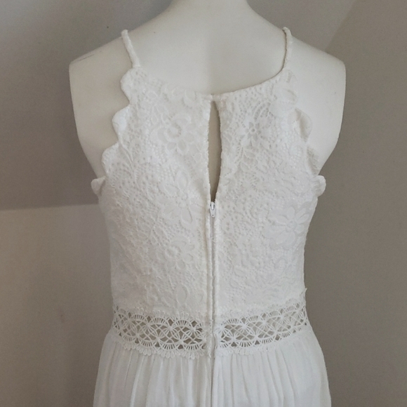 BCX DRESS Junior White Lace Keyhole Sleeveless Halter Knee Length Hi-Lo Dress, 9 - Picture 10 of 16